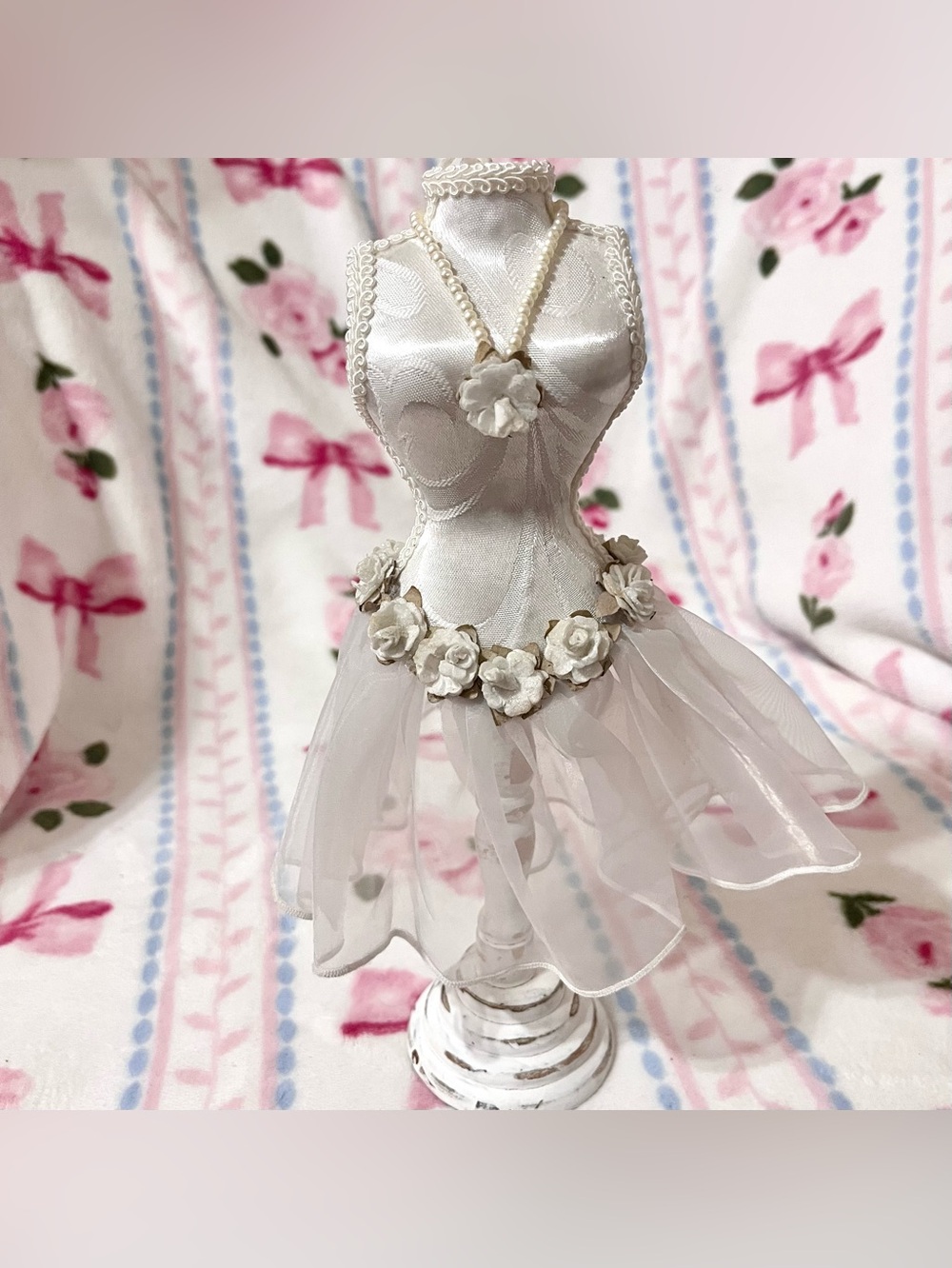 Victorian style white doll mannequin decorative